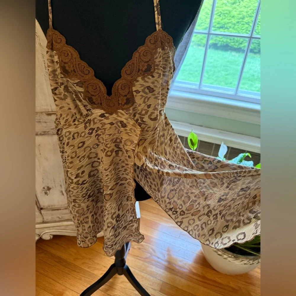 Delicates Cami and robe set. Semi Sheer. Leopard print. XL. Intimate, sexy,